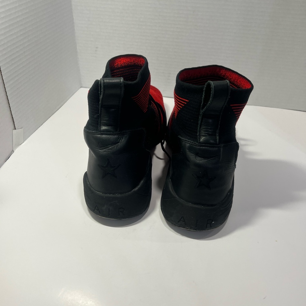 Nike - Picture 4 of 5